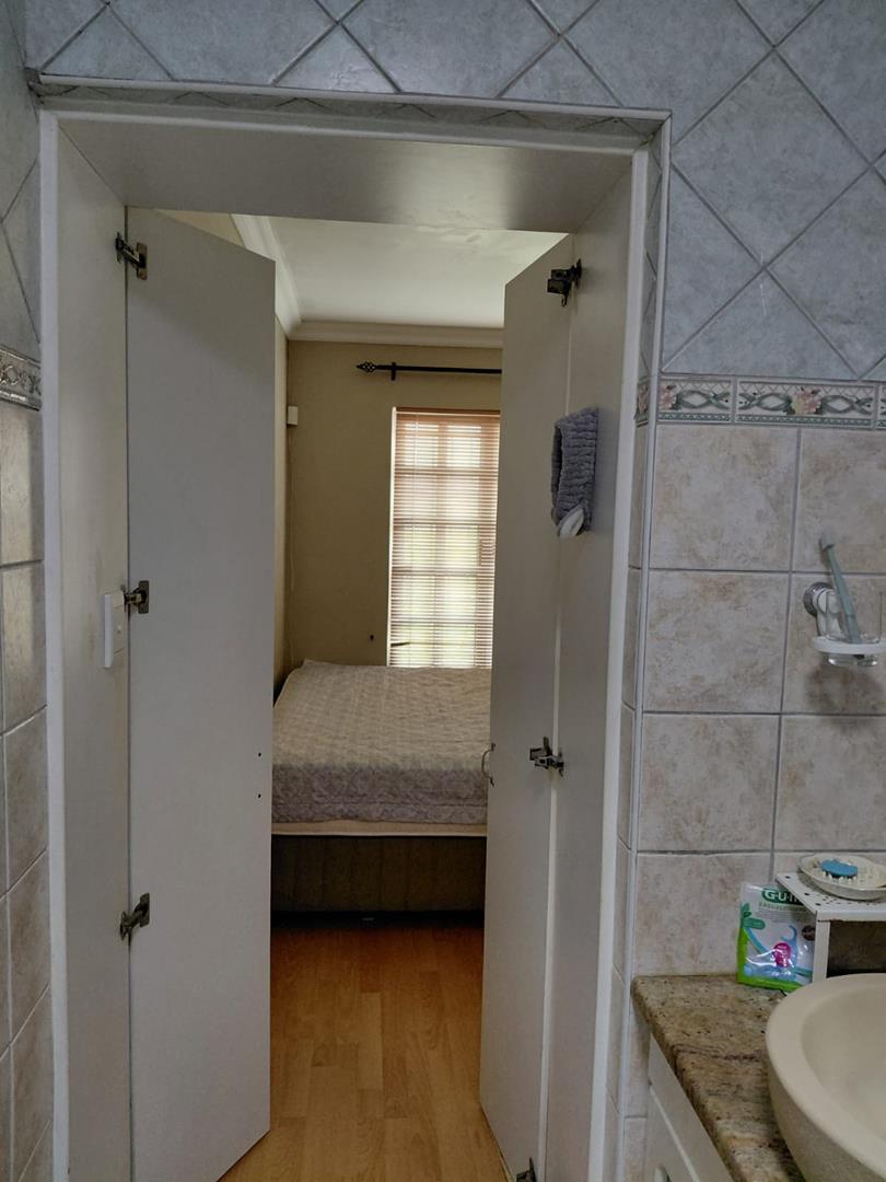 To Let 3 Bedroom Property for Rent in Loevenstein Western Cape